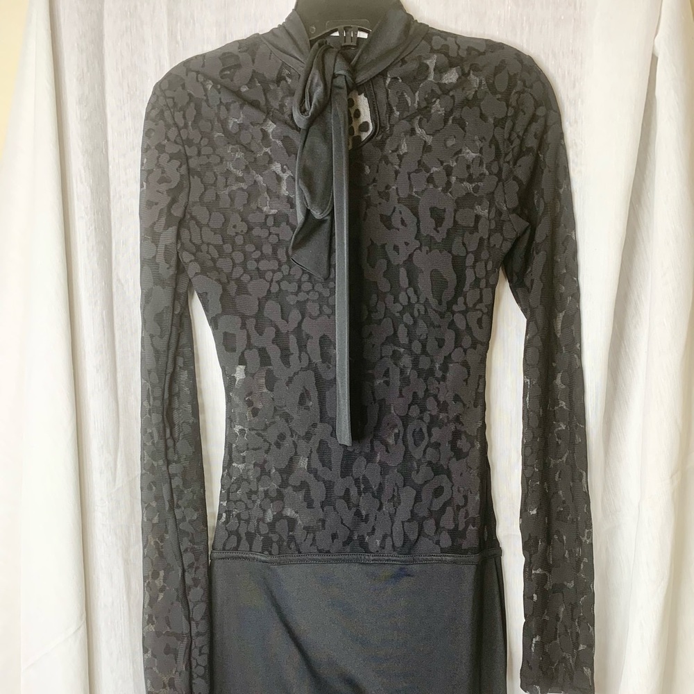 Beautiful Bodycon Dress. - Picture 3 of 3